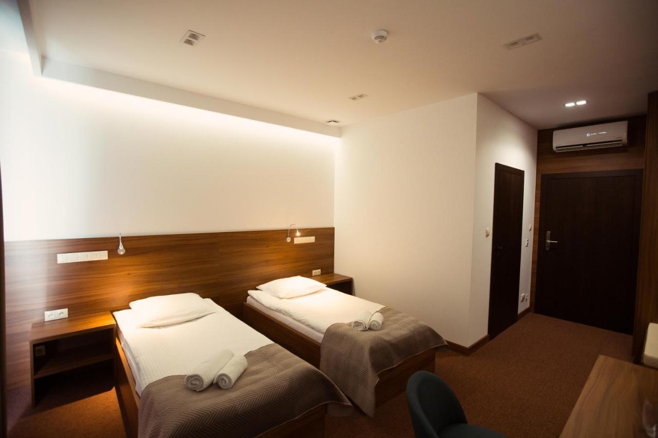 Hotel Rubin Stara Blotnica Экстерьер фото